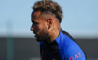 É fundamental que todos, inclusive figuras públicas, respeitem as leis ambientais e contribuam para a sustentabilidade.