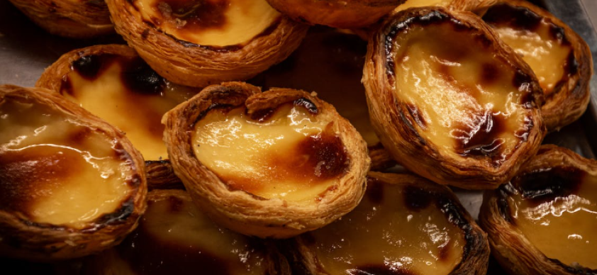 Os Pastéis de Nata são uma das mais famosas e adoradas iguarias da culinária portuguesa.
