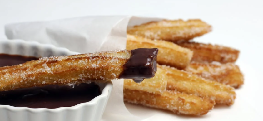 Os churros são um doce tradicional da culinária espanhola e têm uma história rica e interessante.