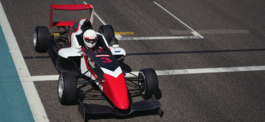 A equipe McLaren comemorou o resultado, que sinaliza a eficácia do pacote de atualizações implementado no carro.