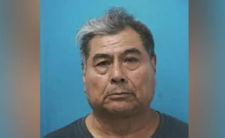 Camilo Hurtado Campos, um técnico de futebol de 63 anos, foi preso no Tennessee, nos Estados Unidos, após vídeos perturbadores serem encontrados em seu celular