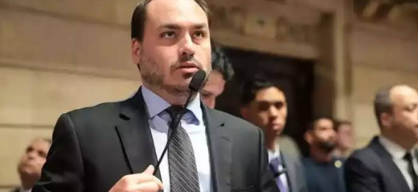 O magistrado afirmou que houve uma tentativa frustrada por parte de Carlos Bolsonaro de desqualificar a conduta e a honorabilidade de Randolfe no âmbito da CPI da Covid, durante a campanha eleitoral de 2022.