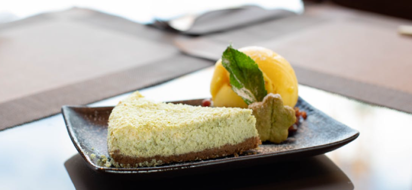 A torta de limão é uma receita clássica e muito apreciada em todo o mundo. Ela é versátil e pode ser servida em diversas ocasiões, desde um almoço em família até uma festa de aniversário.