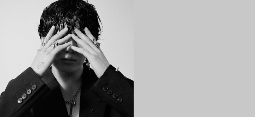 A música "SEVEN" é uma poderosa balada pop que destaca a incrível capacidade vocal de Jungkook.