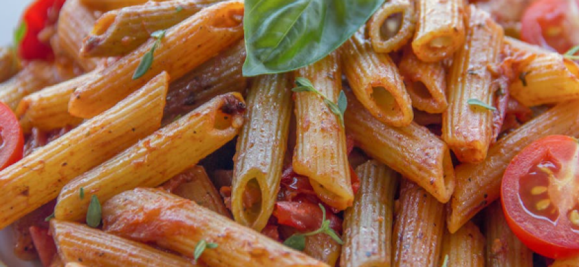 : Se você é vegetariano ou está tentando reduzir o consumo de carne, essa macarronada é uma ótima escolha, pois é feita com legumes e cogumelos em vez de carne.