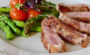 Os Benefícios da Carne e dos Legumes para uma Dieta Equilibrada