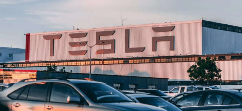 A Jornada Electrizante da Tesla: Da Fundação à Vanguarda da Mobilidade Elétrica
