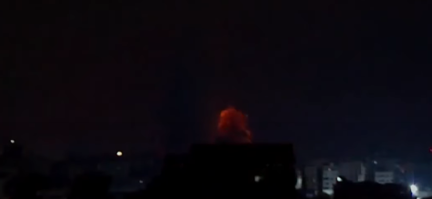 As Explosões Pintam o Céu, Marcando a Resposta de Israel aos Ataques do HAMAS