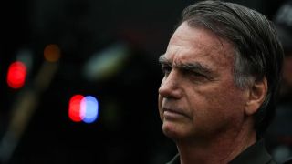 Pedido de expulsão de Bolsonaro e generais movimenta Forças Armadas