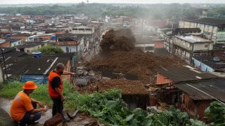 Guarujá: Chuvas intensas causam deslizamentos e deixam moradores desabrigados